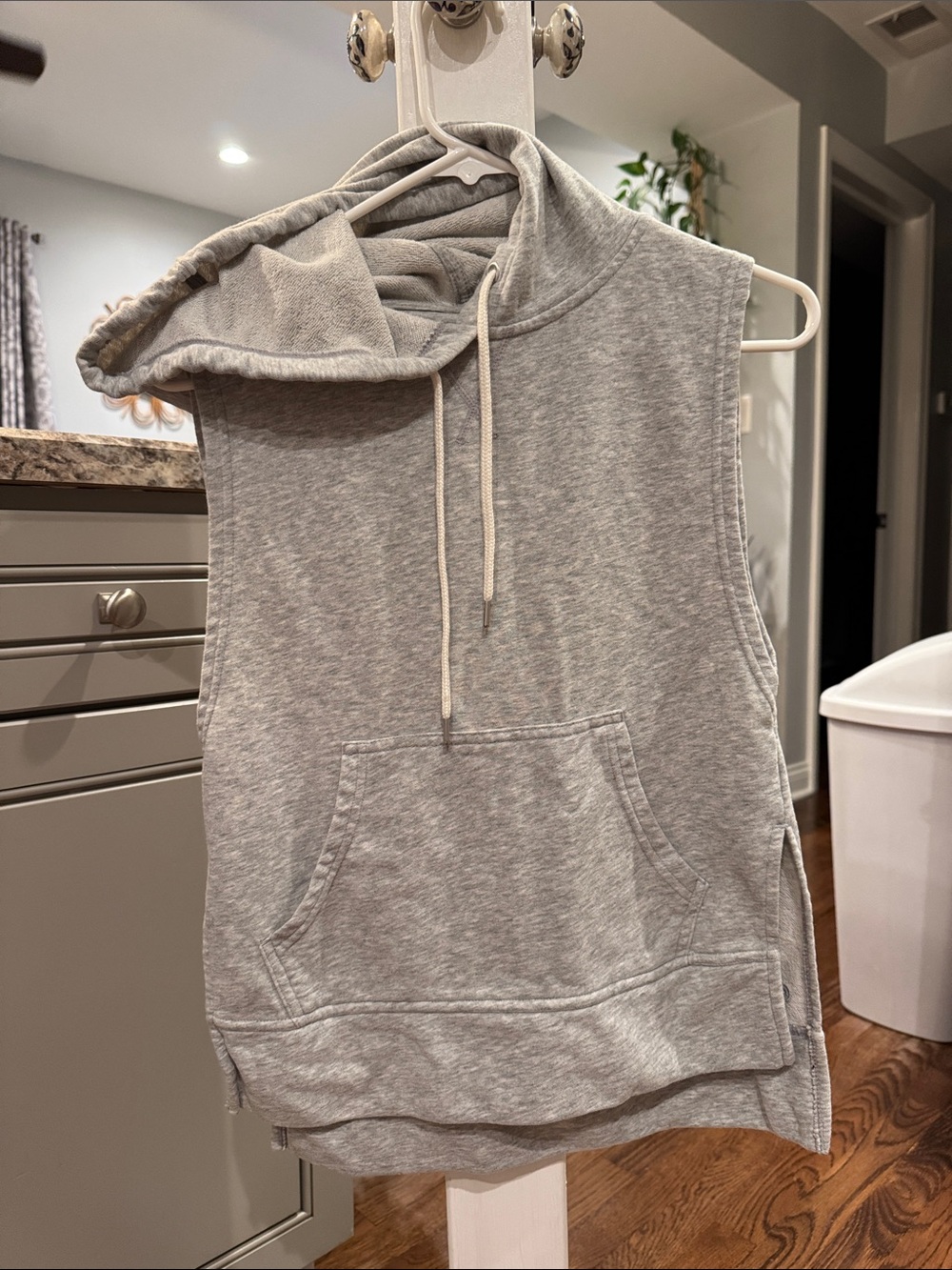 Champion Sleeveless Hooded Pullover Vest in Light Gray size XS